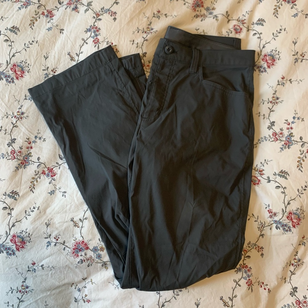 LIKE NEW men’s Eddie Bauer grey pants size 32x30